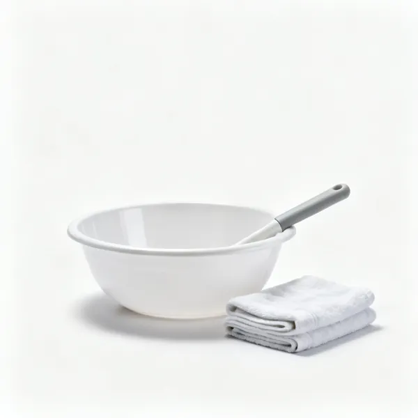 Bowl and towels: A shallow plastic bowl with folded towels beside it