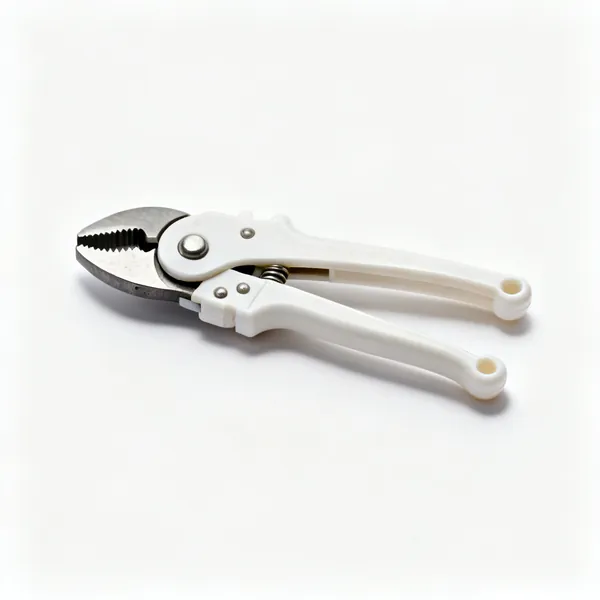 Compact pipe shears: A pair of compact short handled ratchet plastic pipe shears
